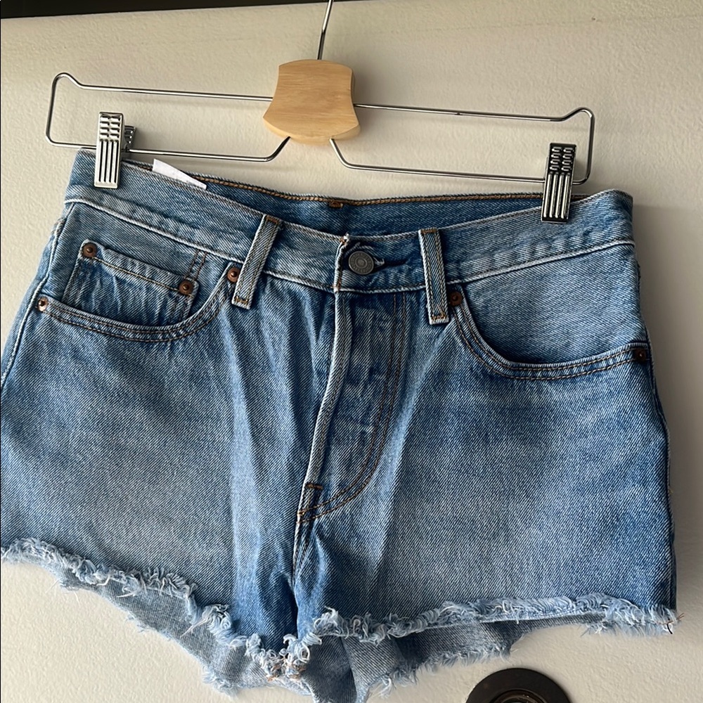Levi’s 501 shorts 26